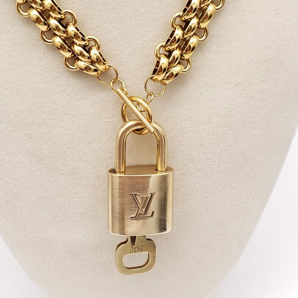 Authentic Louis Vuitton Gold Padlock w/ Unbranded Fashion Stainless Steel Chain - Picture 4 of 10